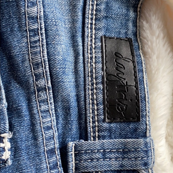 Shorts - Picture 4 of 5